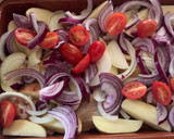 Foto del paso 7 de la receta: Alitas de pollo al horno con verduras