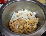 A picture of step 1 of Chole salad.