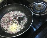 A picture of step 3 of Garlic spinach curry  or Palak lahsuni.