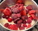 A picture of step 1 of Berry Oatmeal Detox.