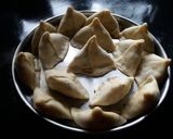 A picture of step 1 of Crispy halwai style khasta samosa chole.