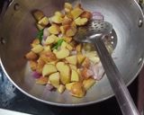आलू शिमला मिर्च मटर की सब्जी (aloo shimla mirch matar ki sabzi recipe in Hindi) रेसिपी चरण 2 फोटो
