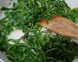Foto langkah ke 2 dari resep Tumis Daun Kencur.