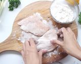 Foto langkah ke 2 dari resep Chicken Breast with Lemon Butter Sauce.