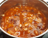 Foto del paso 6 de la receta: Alubias "La cena del cura" con pulpo