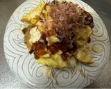 A picture of step 3 of Fried Potatoes with cheese and Japanese sauce.