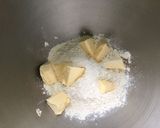 Une image de l'étape 3 de Pâte brisée rose à la fraise, épeautre et lait concentré.