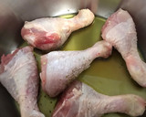 Foto del paso 3 de la receta: Muslitos de pollo con tomate
