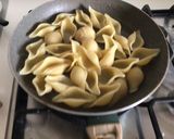 Foto del passaggio 7 della ricetta Conchiglioni con Crema di Zucchine e Pesce