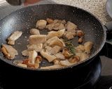 Foto del paso 6 de la receta: Patatas revolconas con salteado de setas de chopo