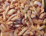 Paradicsomos-hagymás csirkemell bőséges sajttal recept fázis 4 fotója