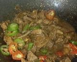 Foto langkah ke 4 dari resep Pedas manis daging sapi kurban.
