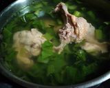 Hình bước làm 2 của món Canh cải thìa nấu xương gà