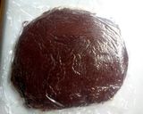 A picture of step 6 of Marzipan chocolate candy.