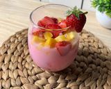 Foto langkah ke 3 dari resep Es Buah Susu Strawberry.