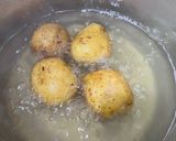Foto langkah ke 1 dari resep Crispy Potato Stick.