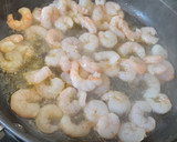 Foto del paso 5 de la receta: Cogollos de lechuga con gambas al pil pil