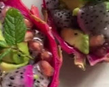 Foto del paso 7 de la receta: Postre de fruta del dragón, aguacate, granada y miel