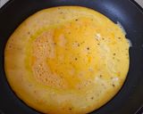 Foto del paso 3 de la receta: Omelette de pechuga de pavo y aguacate