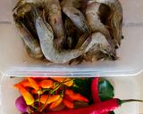 Foto langkah ke 1 dari resep Udang Pedas Bumbu Kuning.