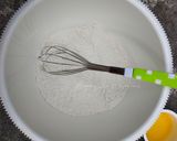 Foto langkah ke 2 dari resep Easy Fluffy American Pancakes.