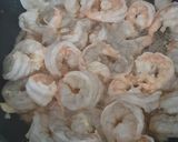 Hình bước làm 1 của món Mì ý tôm xào măng tây và mướp