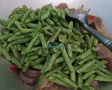 Foto langkah ke 4 dari resep Tumis Baby Buncis Bakso (Menu Sahur Simpel).