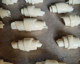 Diós és eperlekváros kiflik recept fázis 4 fotója