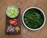 Foto langkah ke 1 dari resep Sayur bening simple.