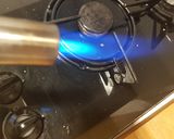 Foto del paso 4 de la receta Gulas Flambeadas al Ajillo con toque de Pimentón Rojo