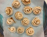 Gambar langkah 4 resipi Biscoff Pratha Roll.
