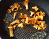 A picture of step 3 of Pasta with chanterelles.