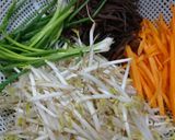 Hình bước làm 1 của món Bún gạo xào tôm thịt