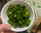 Hình bước làm 1 của món Thịt ngựa xào lá tỏi