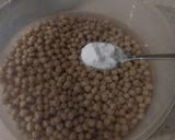 A picture of step 1 of سفید چنے کا سالن.