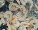 Une image de l'étape 2 de Crevettes poêlées à la mandarine 🍊🍊🍊.