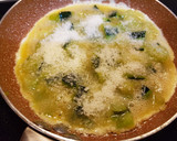 Foto del paso 4 de la receta: Tortilla de calabacín y queso