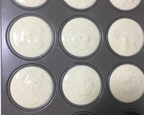 Foto del paso 4 de la receta: Mini tartas de queso con mermelada y arándanos