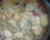 Tejfölös zöldbableves vajgaluskával recept fázis 6 fotója