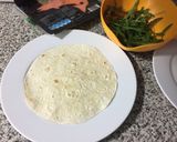Foto del paso 1 de la receta Wraps de salmón, guacamole y rucula