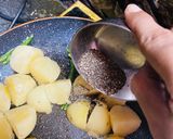 মিরচি আলু (mirchi aloo recipe in Bengali) রেসিপির ধাপ 2 ছবি