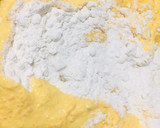 Foto del paso 3 de la receta: BUDÍN DE MANDARINAS 🧉🥮🍊🧉🥮🍊(muyyyyyyy rendidor y riquísimo) 😋🤩🧉☕️🧉☕️😋😍
