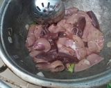 Hình bước làm 3 của món Cật, gan, phèo heo xào chua ngọt