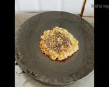 A picture of step 3 of Leftover rice spicy pan cake.
