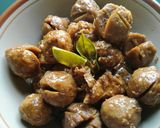 Foto langkah ke 4 dari resep Semur bakso dan ayam.