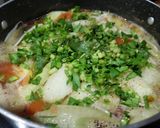 Hình bước làm 2 của món Canh chua tôm mực