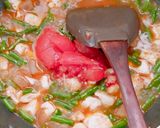 Foto langkah ke 4 dari resep Tumis kacang panjang kikil tahu.
