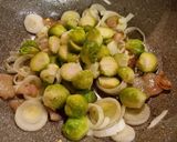 Foto del passaggio 4 della ricetta Vongole lupino e cavolini