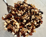 Foto del paso 2 de la receta: Granola con fruta & chocolate en freidora de aire