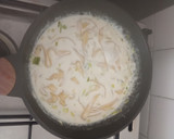 Foto del paso 2 de la receta: Tagliatelle cocidos en crema de soja + cebolleta, ajo, parmesan, decorados con pistachos y anacardos